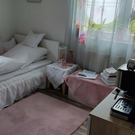 Romantik Einzelzimmer mit Gemeinschaftsbad und extra Gäste WC, super late Check in bis 0 Uhr! Brake  Exterior foto